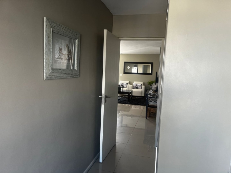 2 Bedroom Property for Sale in Bloubergrant Western Cape